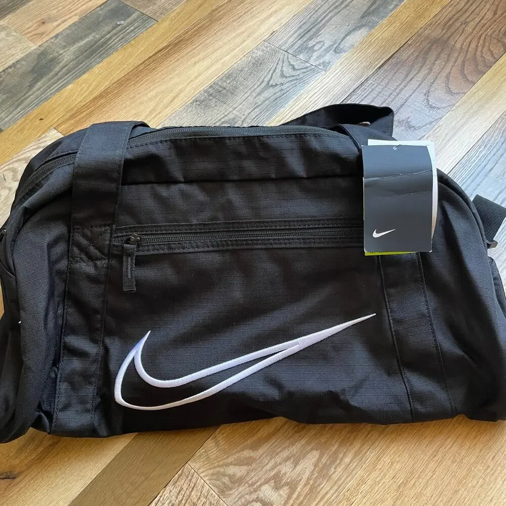Nike Black Medium Training Duffel Gym Bag NWT Move To Zero Shoulder Strap